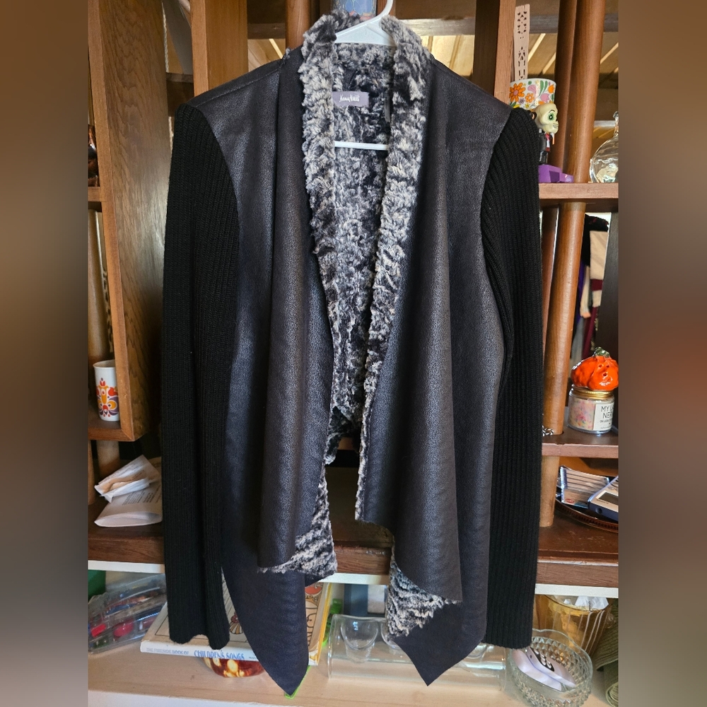 Neiman Marcus Black and Gray Open Front Cardigan